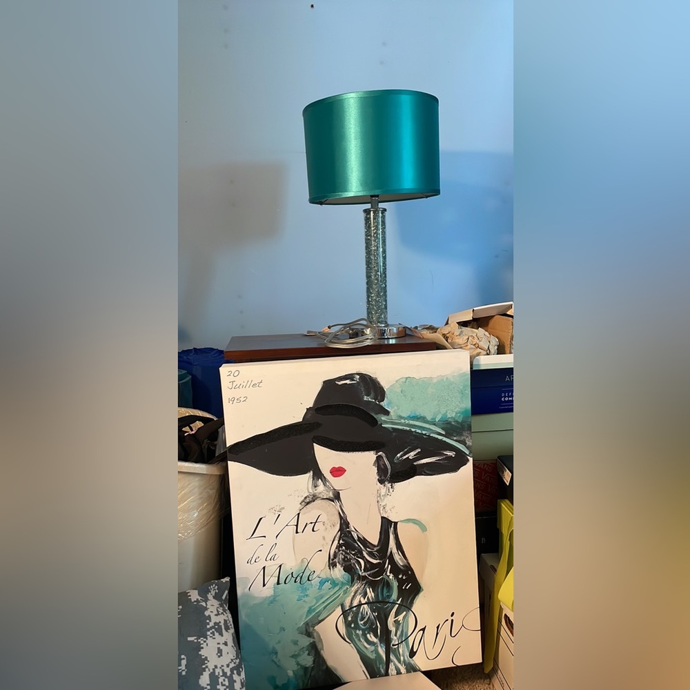 Lamp and wall art matching for bedroom